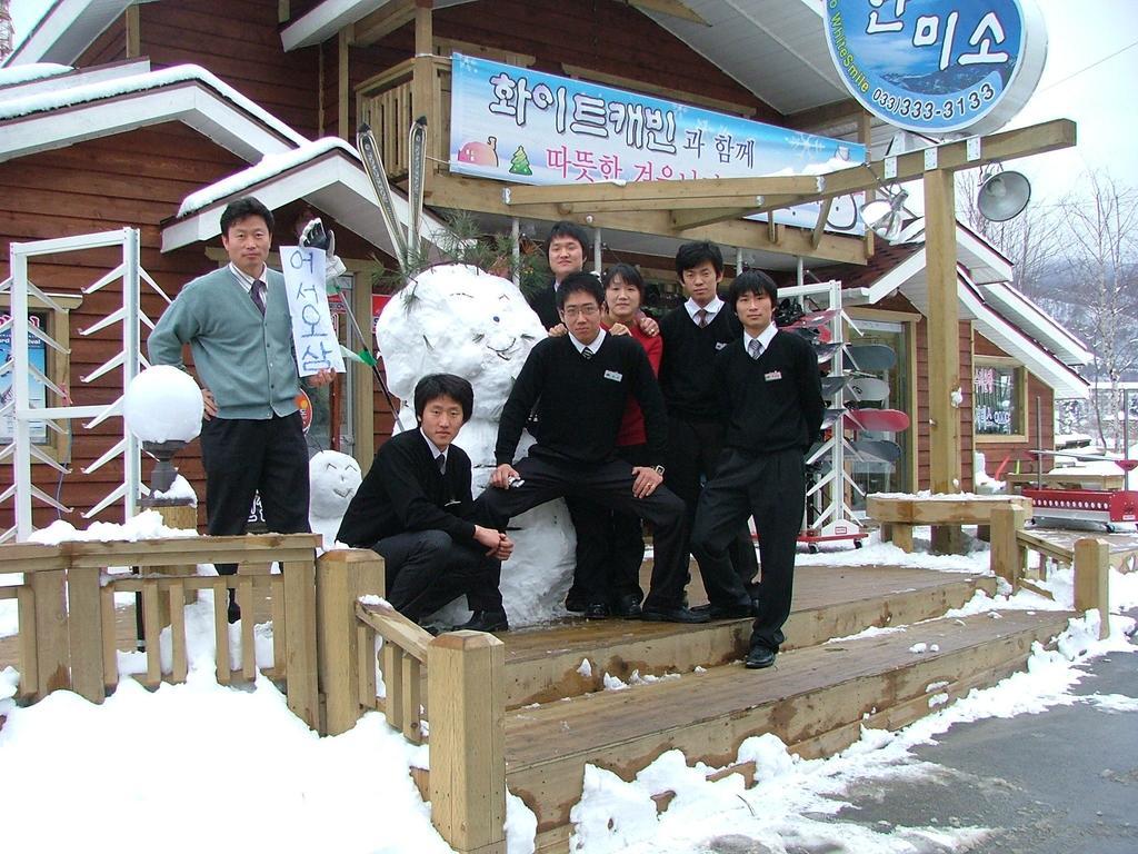 White Cabin Pyeongchang Exteriör bild